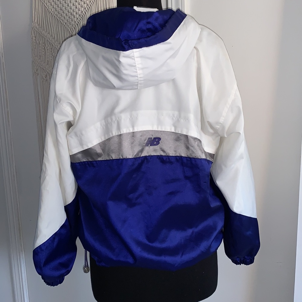 NEW BALANCE WINDBREAKER